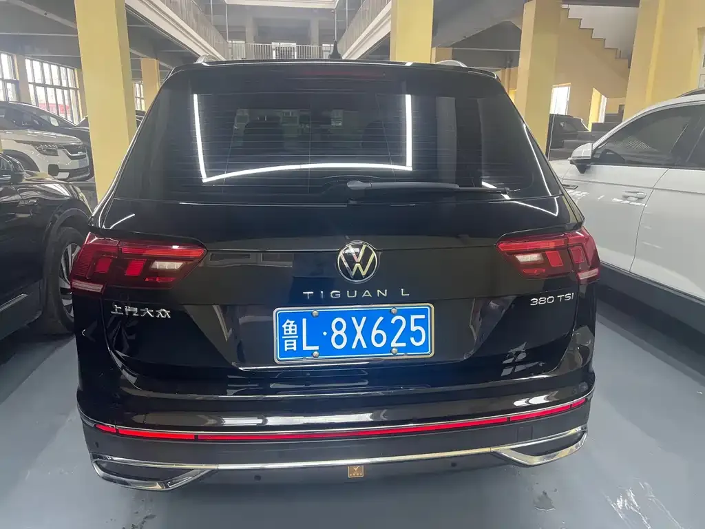 Volkswagen Tiguan L — фото 8