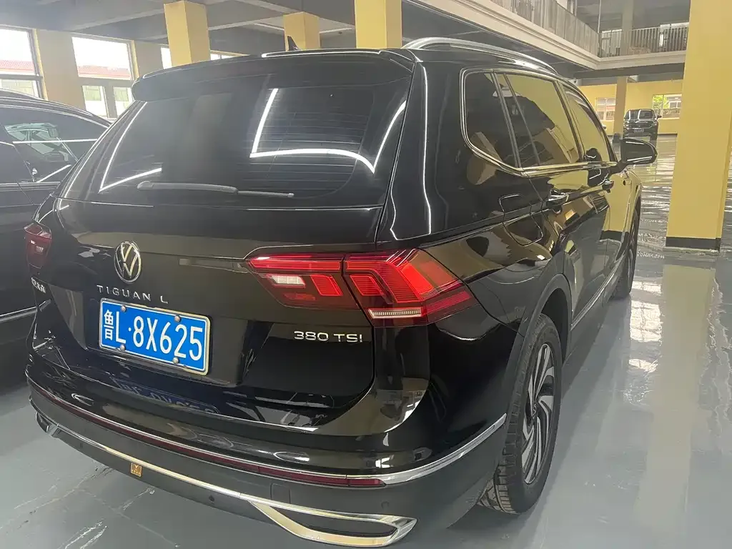 Volkswagen Tiguan L — фото 9
