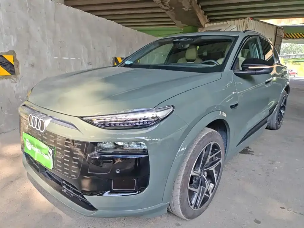 Audi Q6L e-tron — фото 1