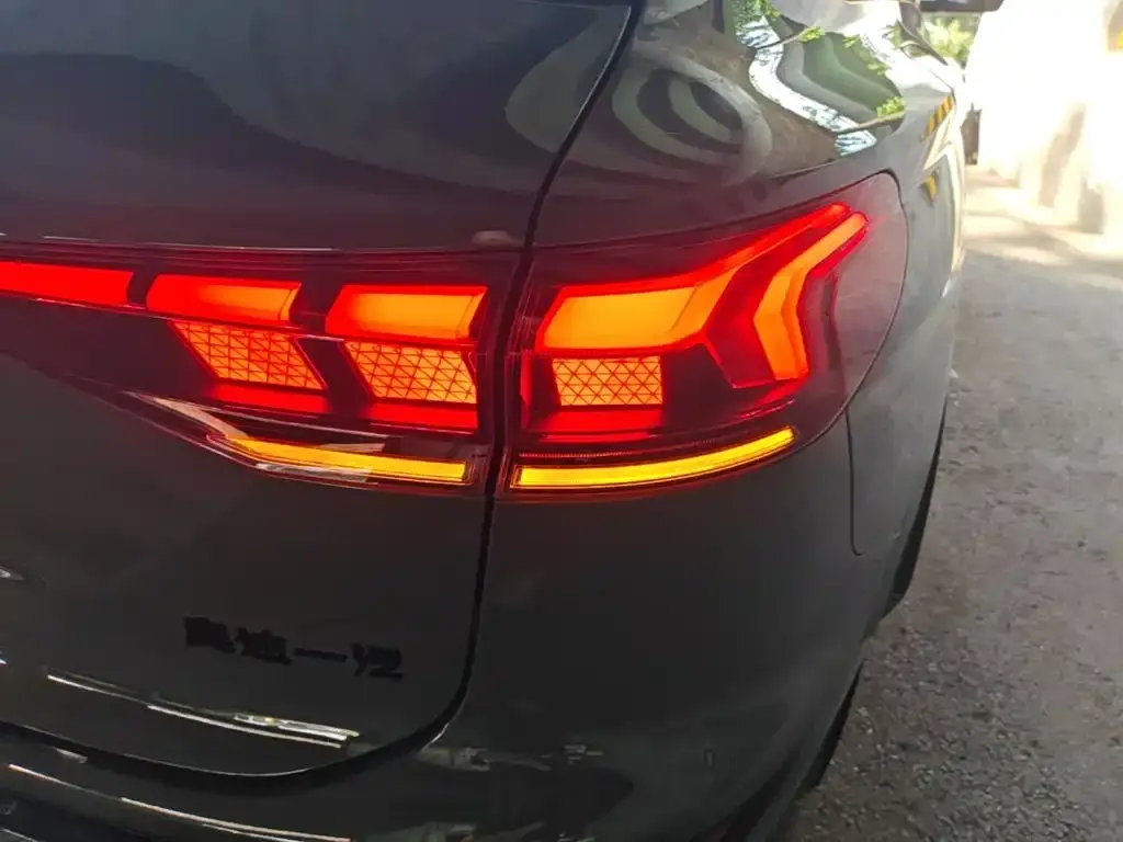 Audi Q6L e-tron — фото 3