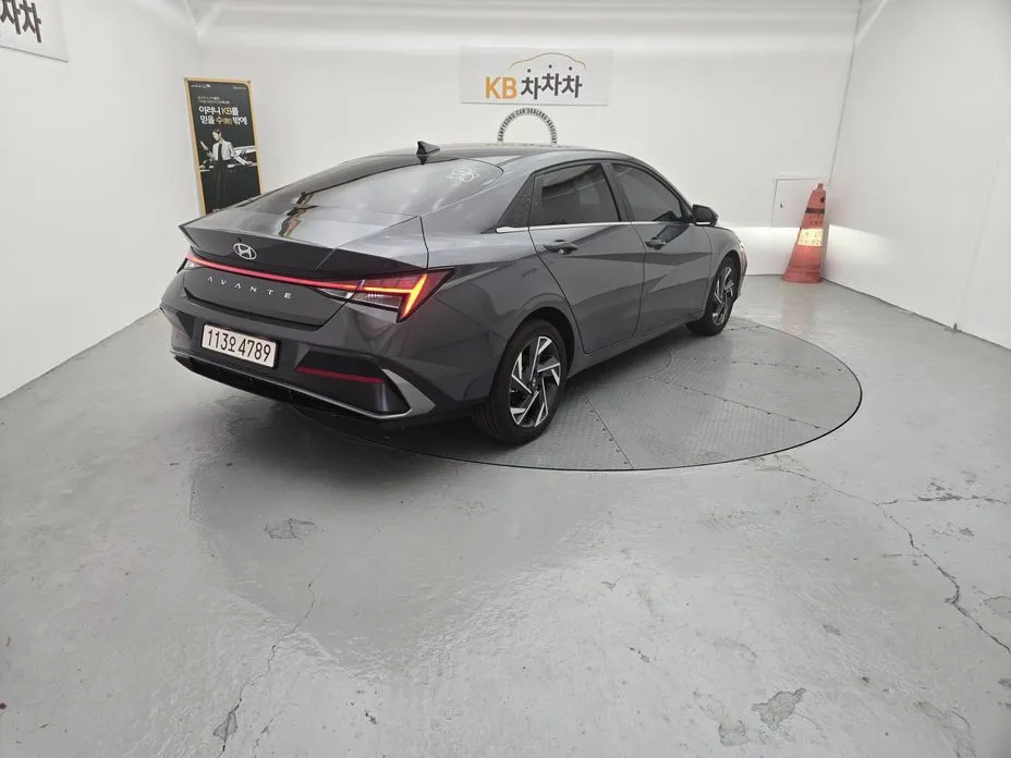 Hyundai AVANTE — фото 3