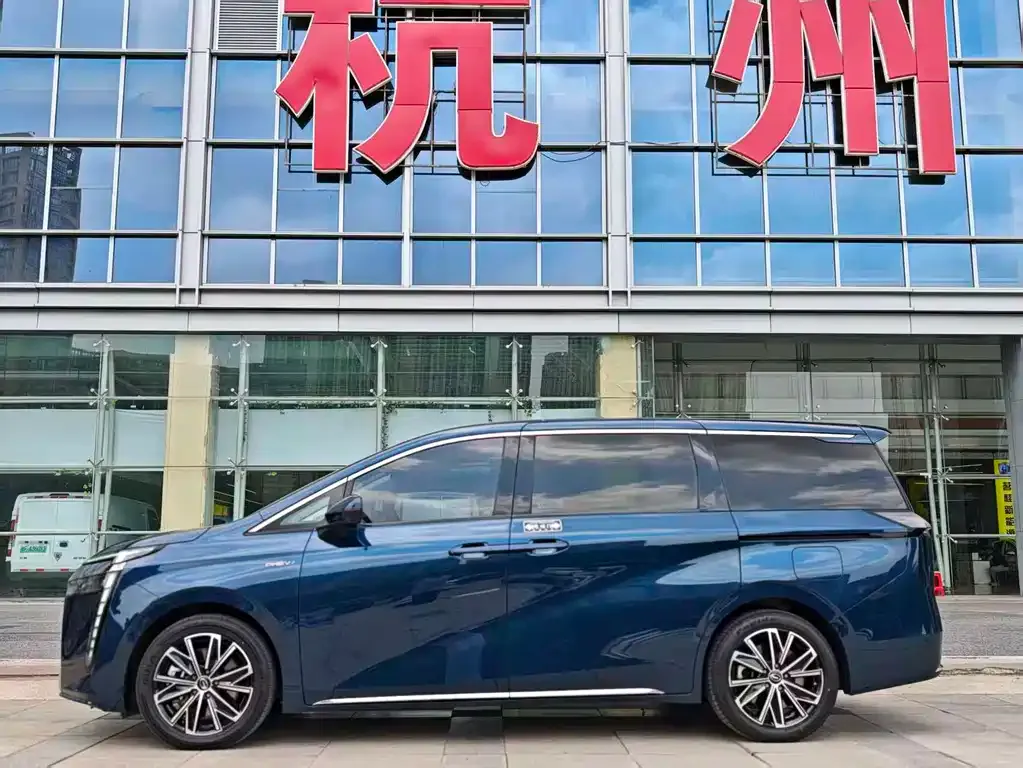GAC Motor 传祺E8 PHEV — фото 8