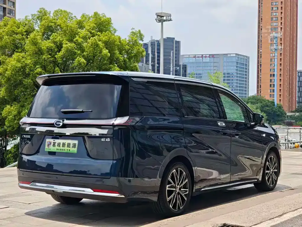 GAC Motor 传祺E8 PHEV — фото 4