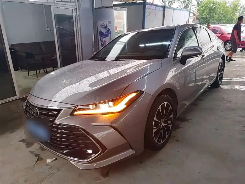 Toyota Avalon — фото 1