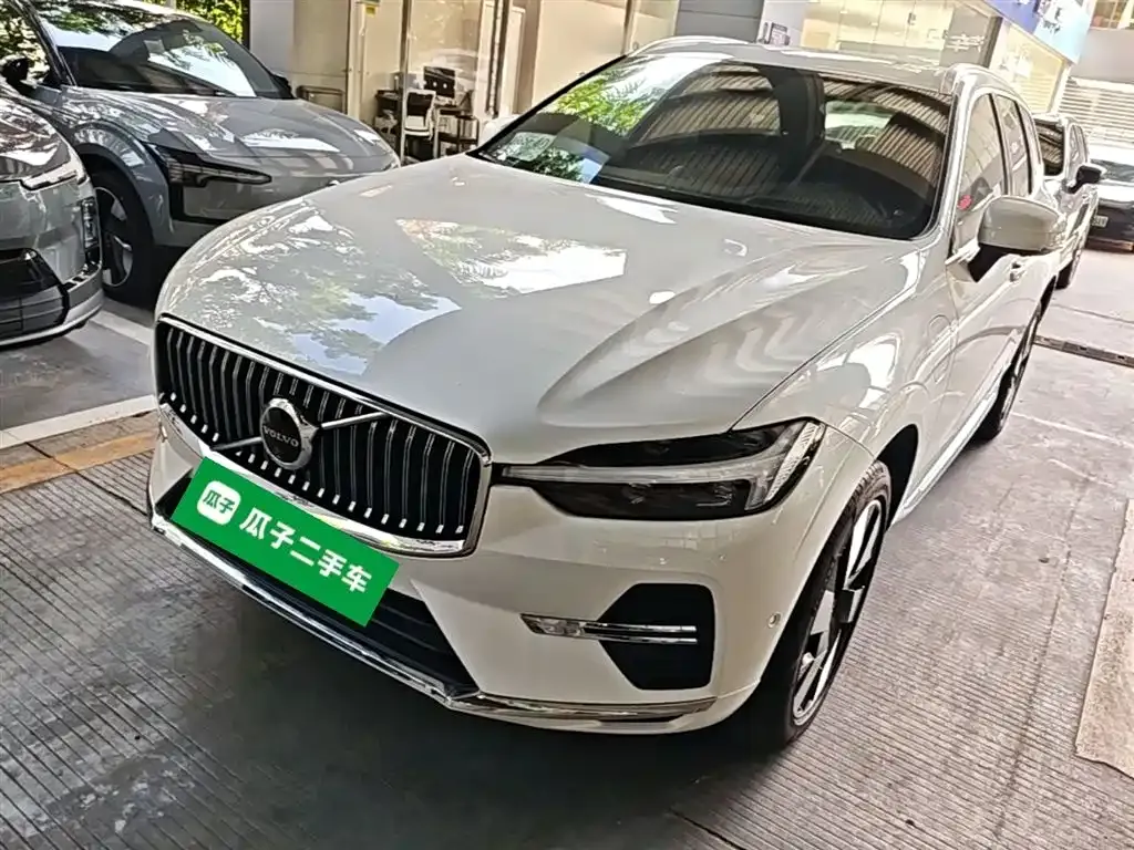 Volvo XC60 PHEV — фото 1