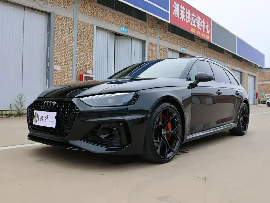 Audi RS 4 — фото 1