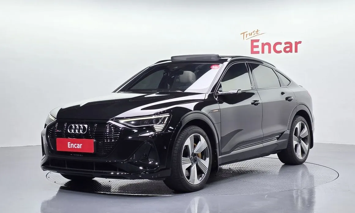 Audi e-tron — фото 1
