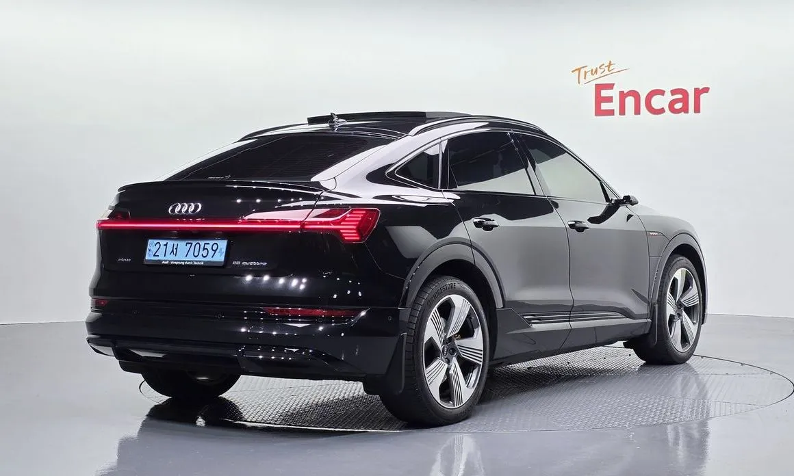 Audi e-tron — фото 4