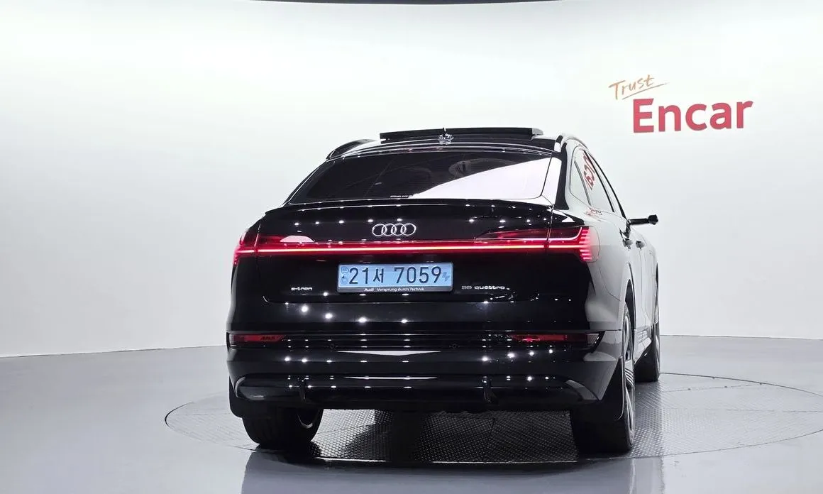 Audi e-tron — фото 2