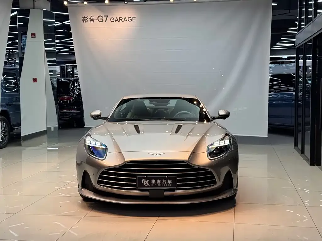 Aston Martin DB12 — фото 3