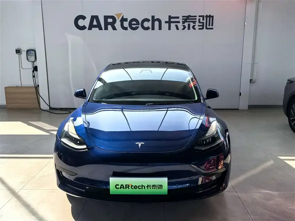 Tesla Model 3 — фото 1