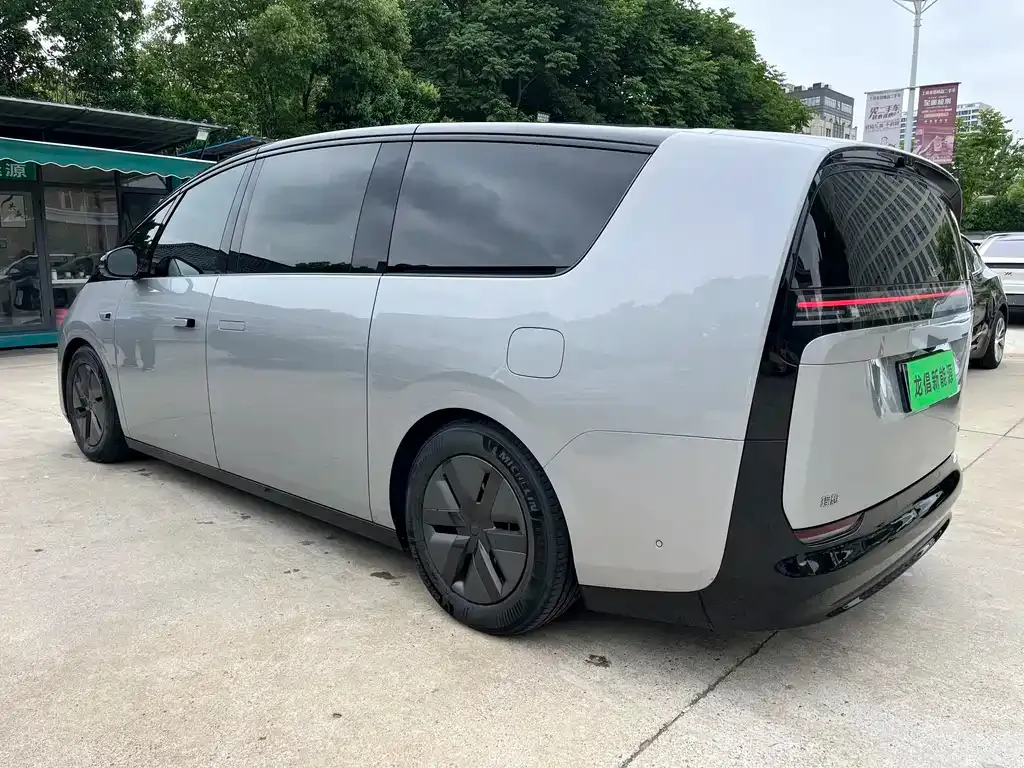 Li Auto MEGA — фото 7