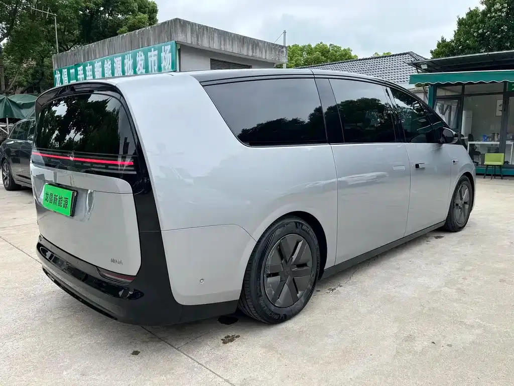 Li Auto MEGA — фото 6