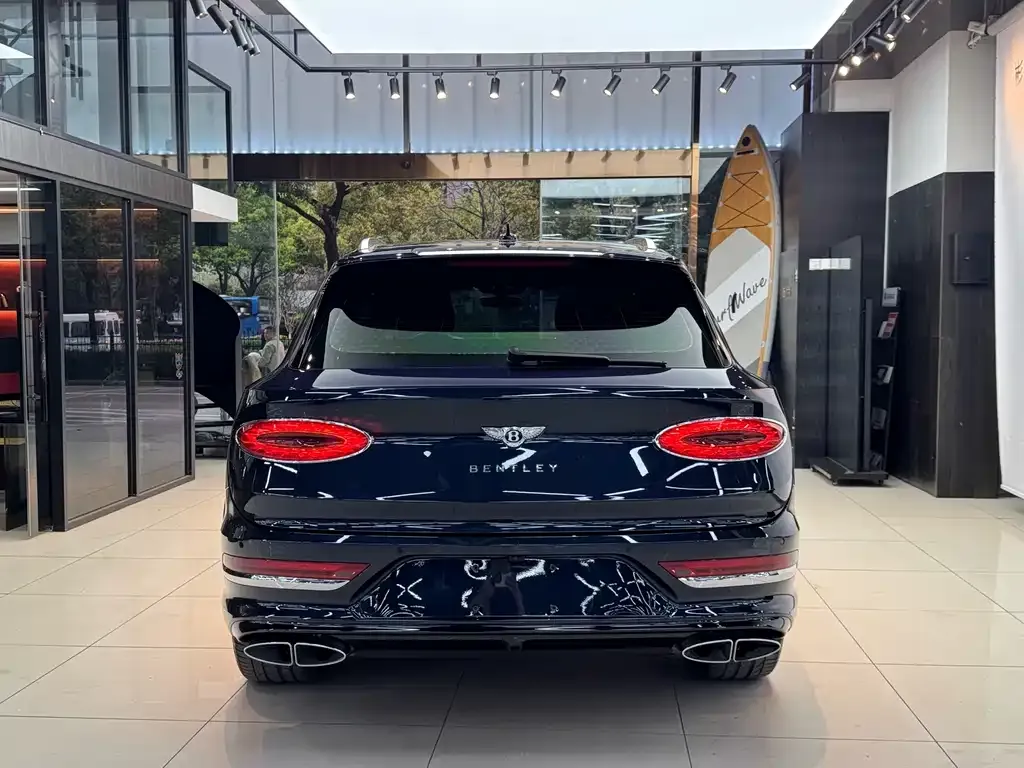 Bentley Bentayga PHEV — фото 10