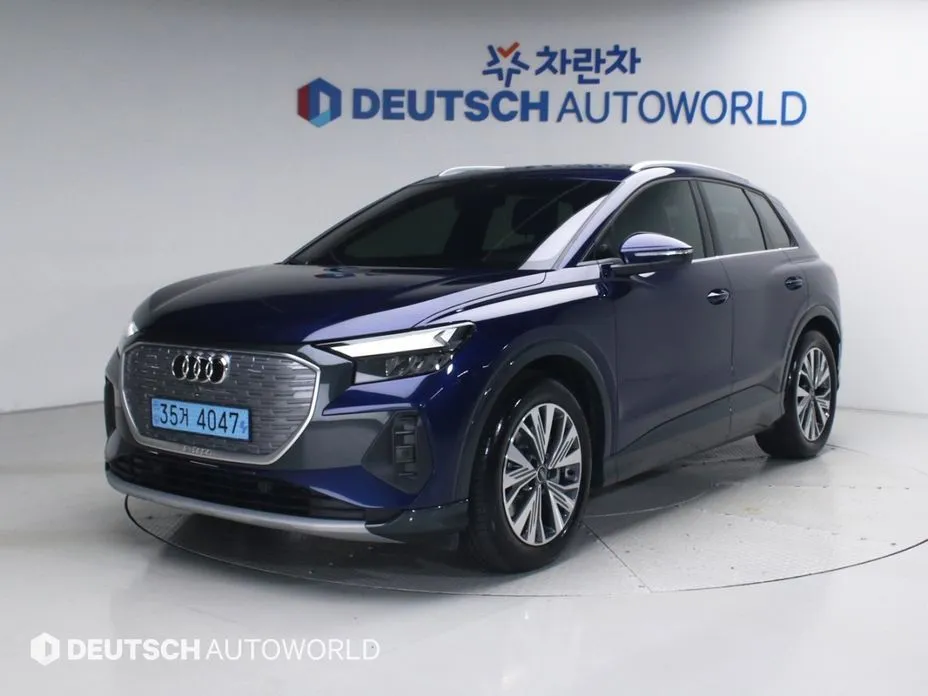 Audi Q4 e-tron — фото 1