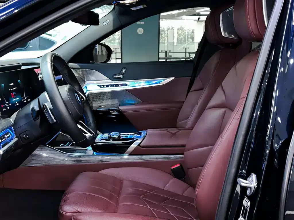 BMW i7 — фото 9