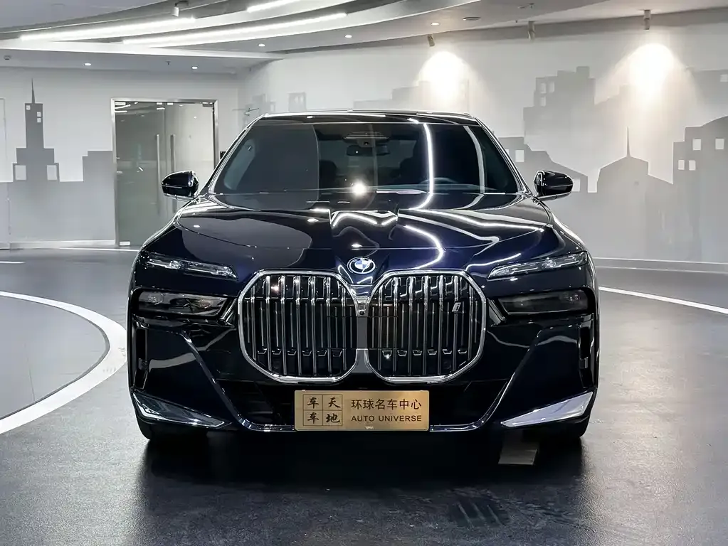 BMW i7 — фото 7