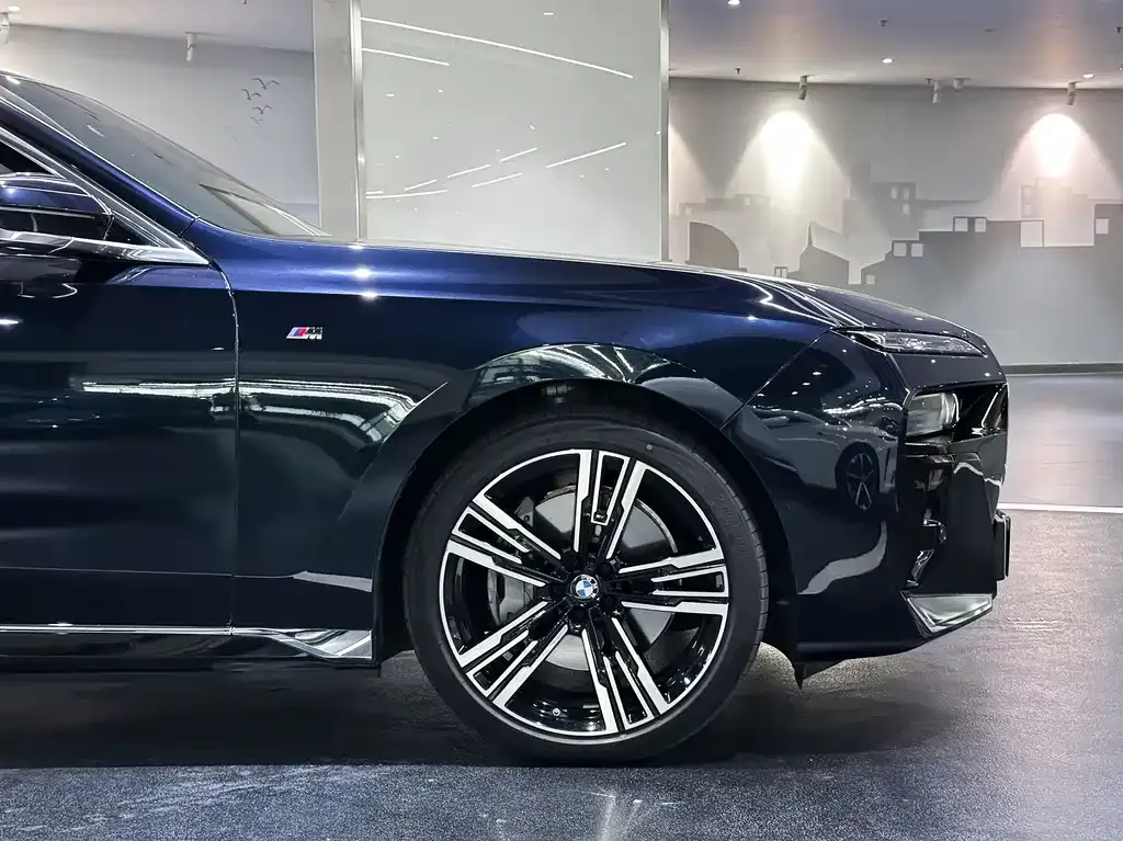 BMW i7 — фото 10