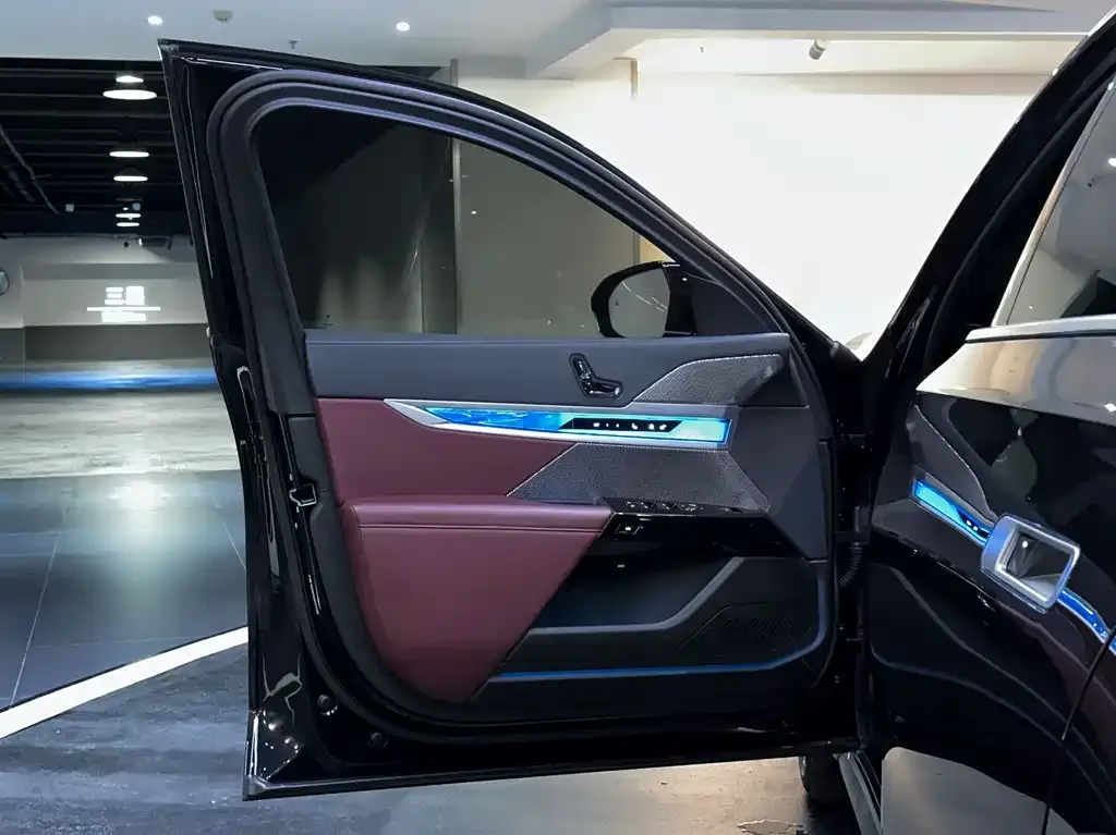 BMW i7 — фото 5