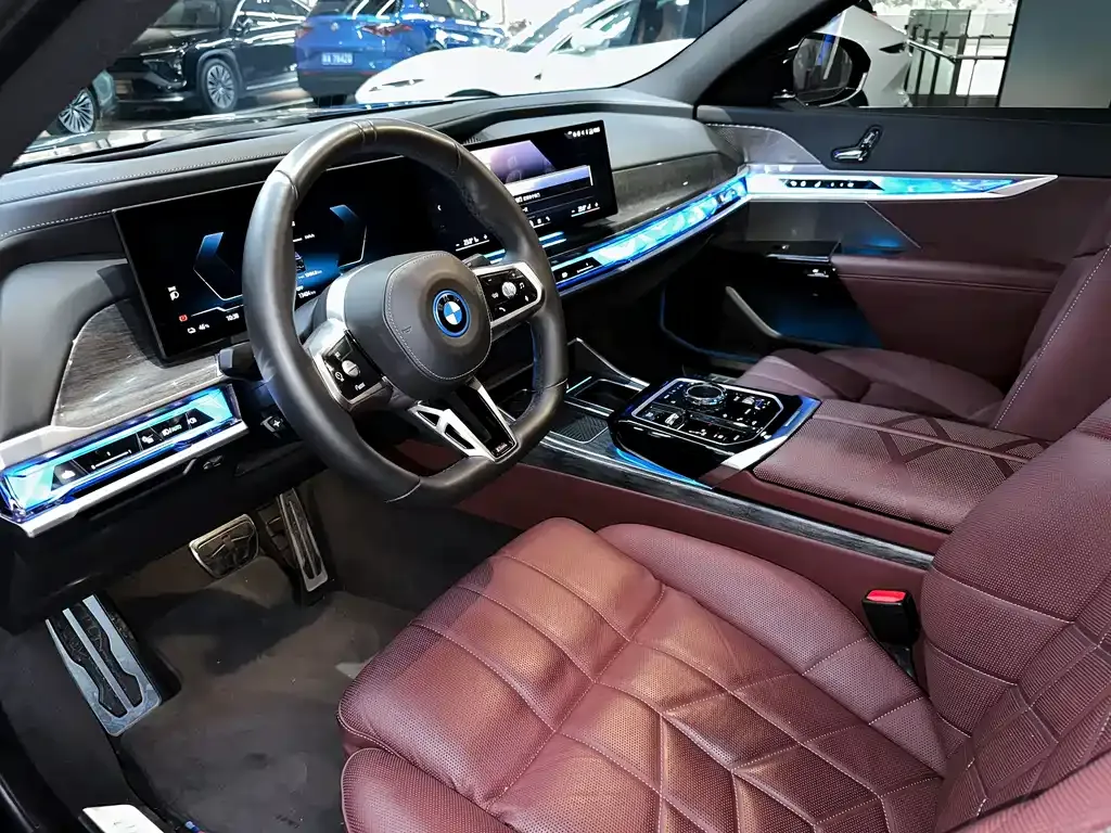 BMW i7 — фото 6