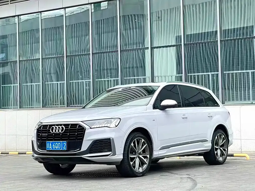 Audi Q7 — фото 1