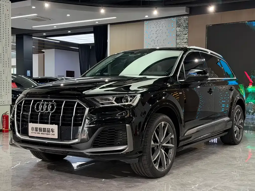 Audi Q7 — фото 1