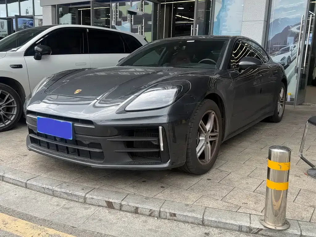 Porsche Panamera — фото 1