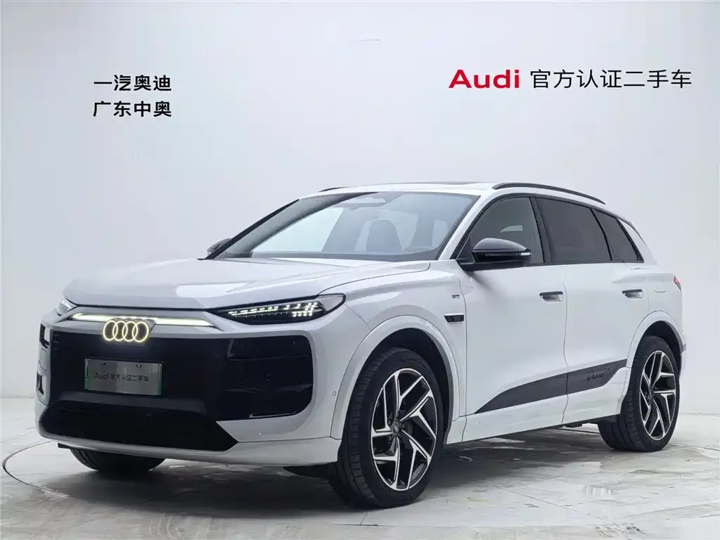 Audi Q6L e-tron — фото 1