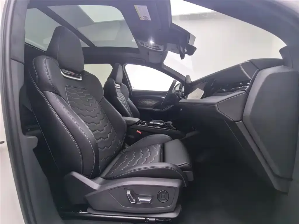 Audi Q6L e-tron — фото 2