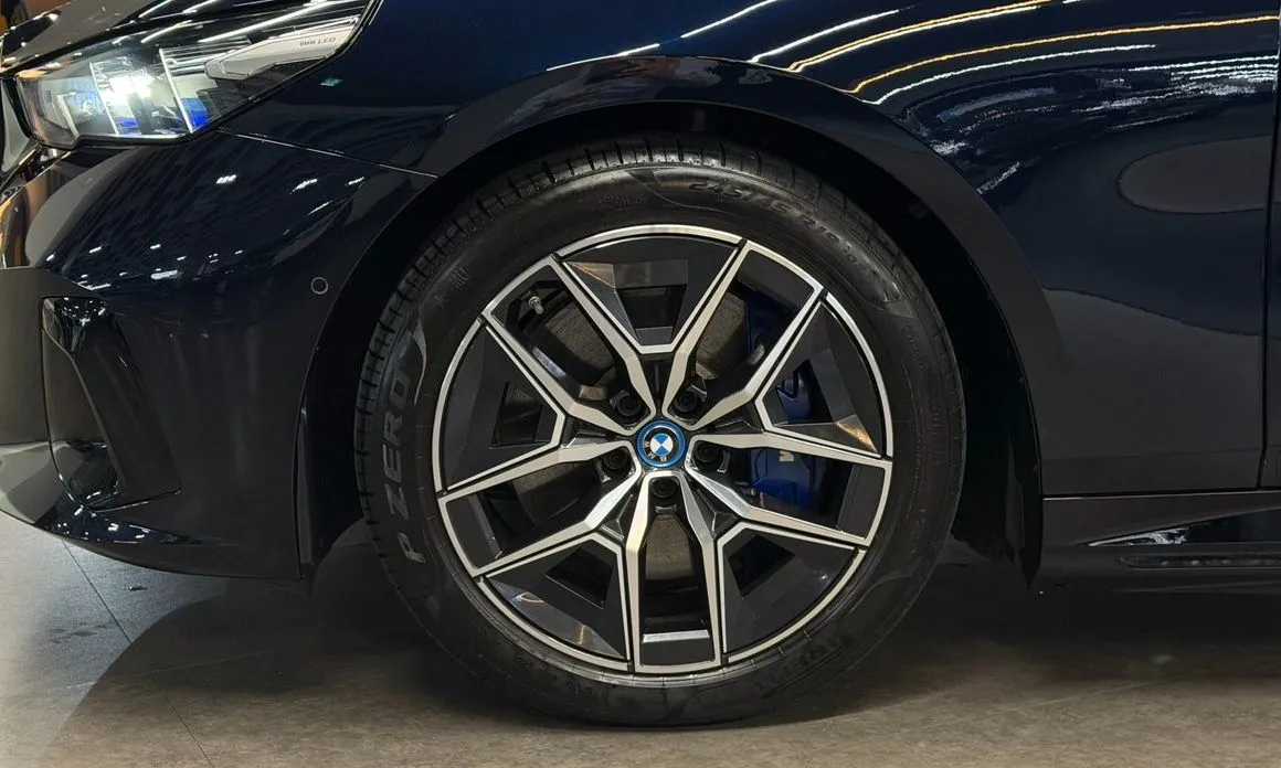 BMW i5 — фото 7