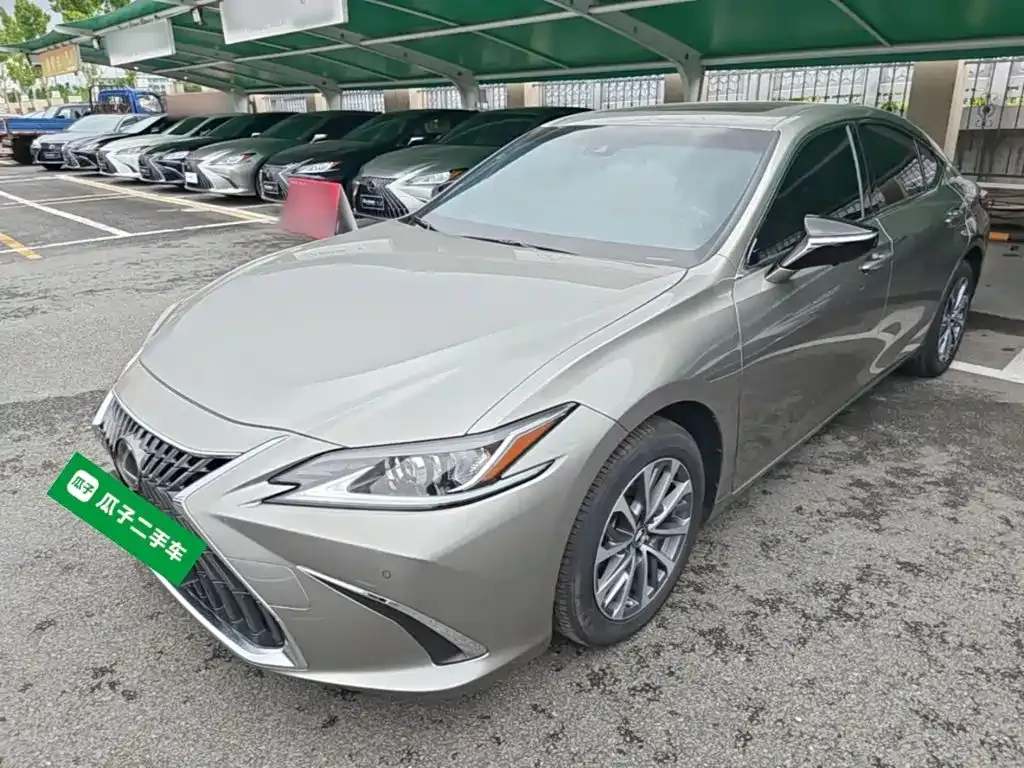 Lexus ES — фото 1