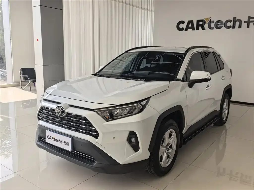 Toyota RAV4 — фото 1