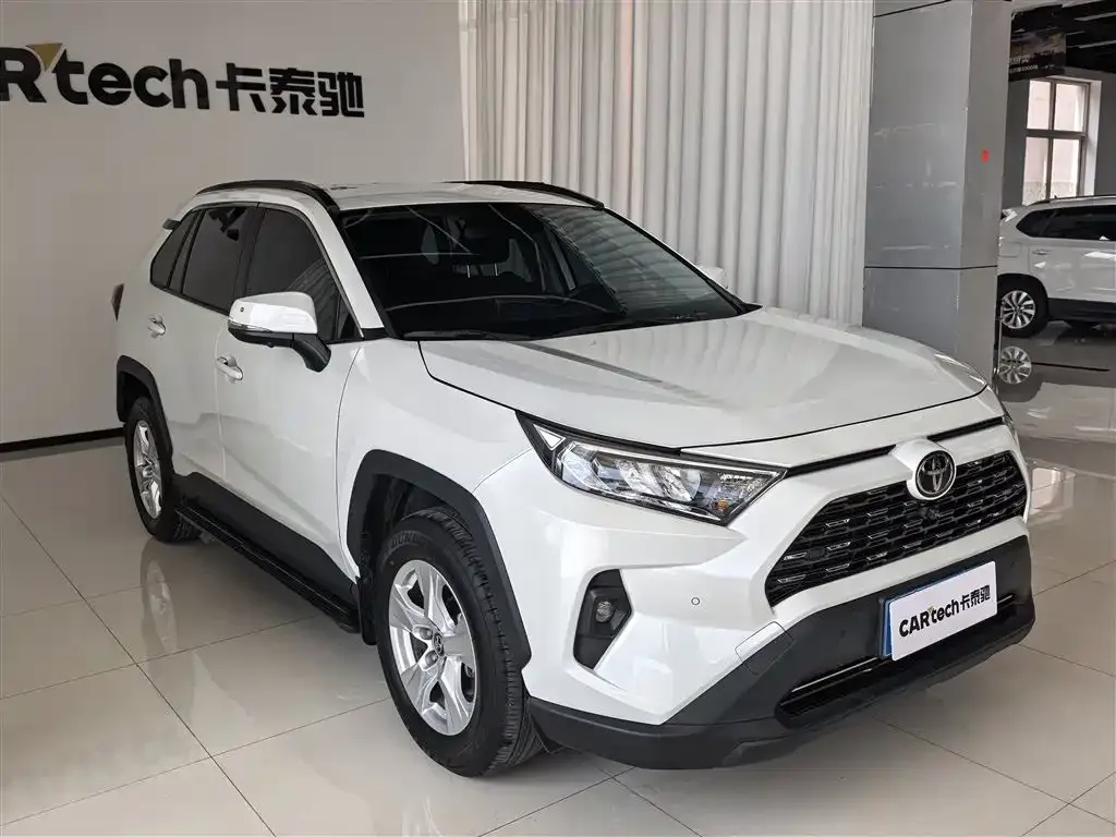 Toyota RAV4 — фото 6
