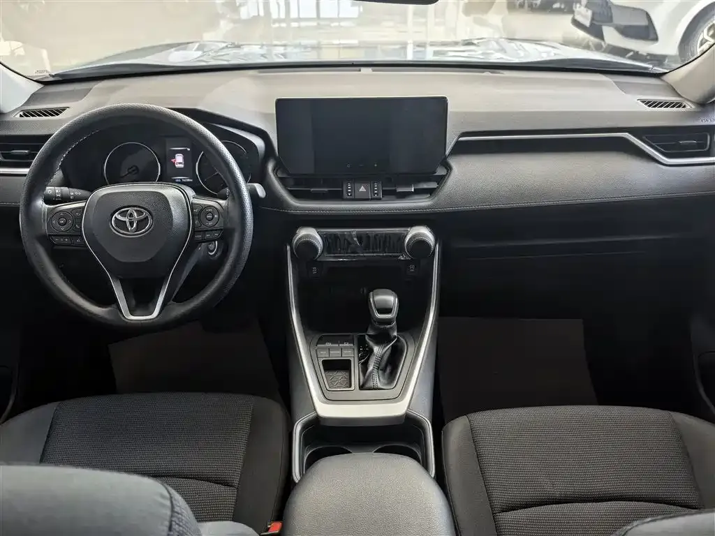 Toyota RAV4 — фото 10