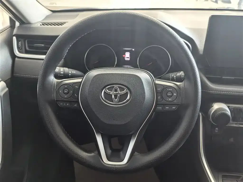 Toyota RAV4 — фото 9