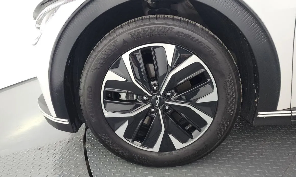 Kia EV6 — фото 8