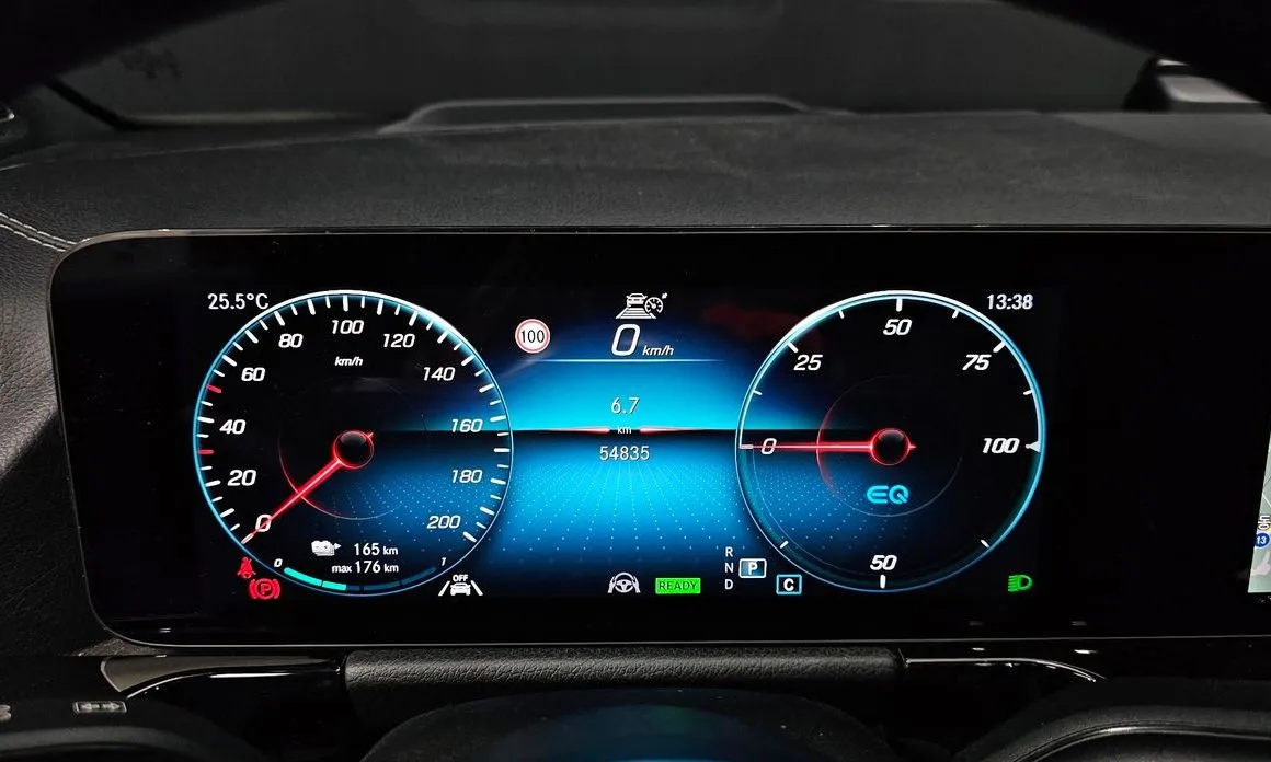 Mercedes-Benz EQA — фото 10