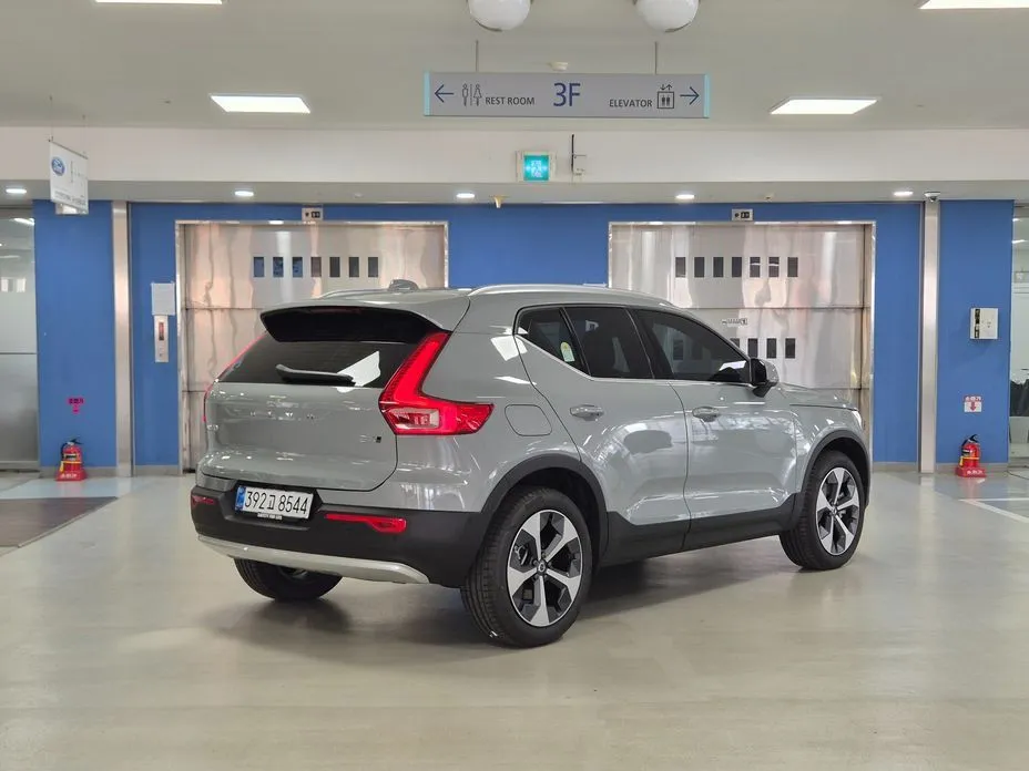 Volvo XC40 — фото 8