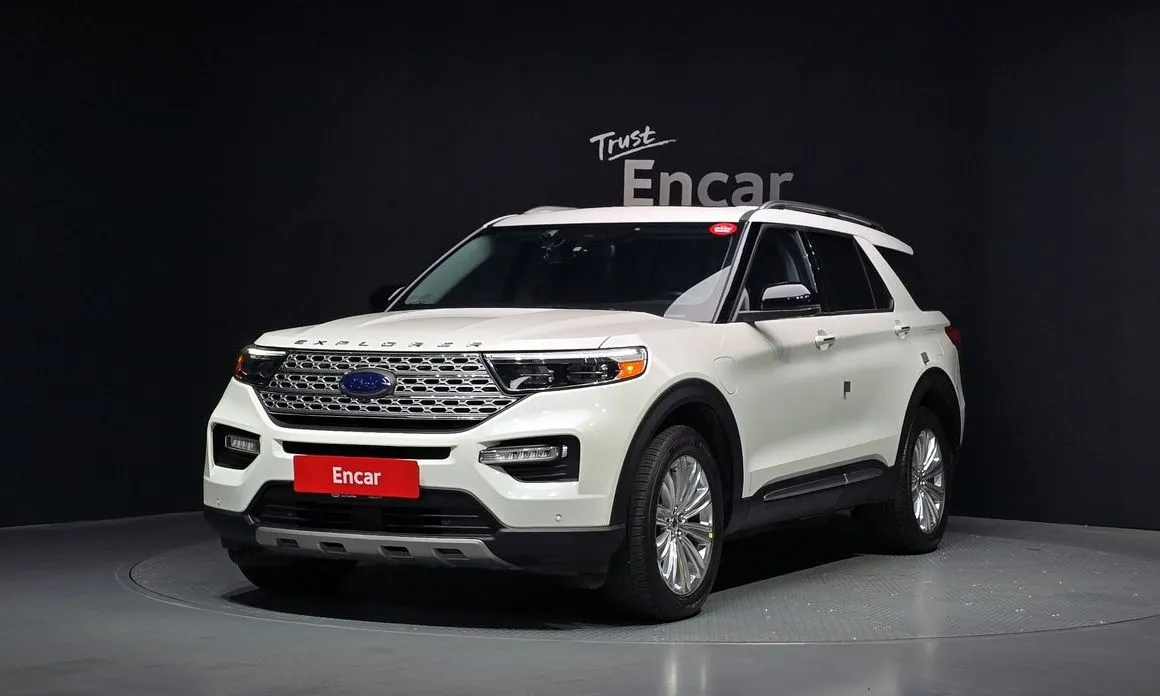 Ford Explorer — фото 1