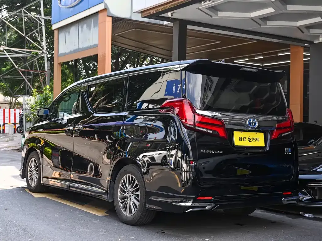 Toyota Alphard — фото 6