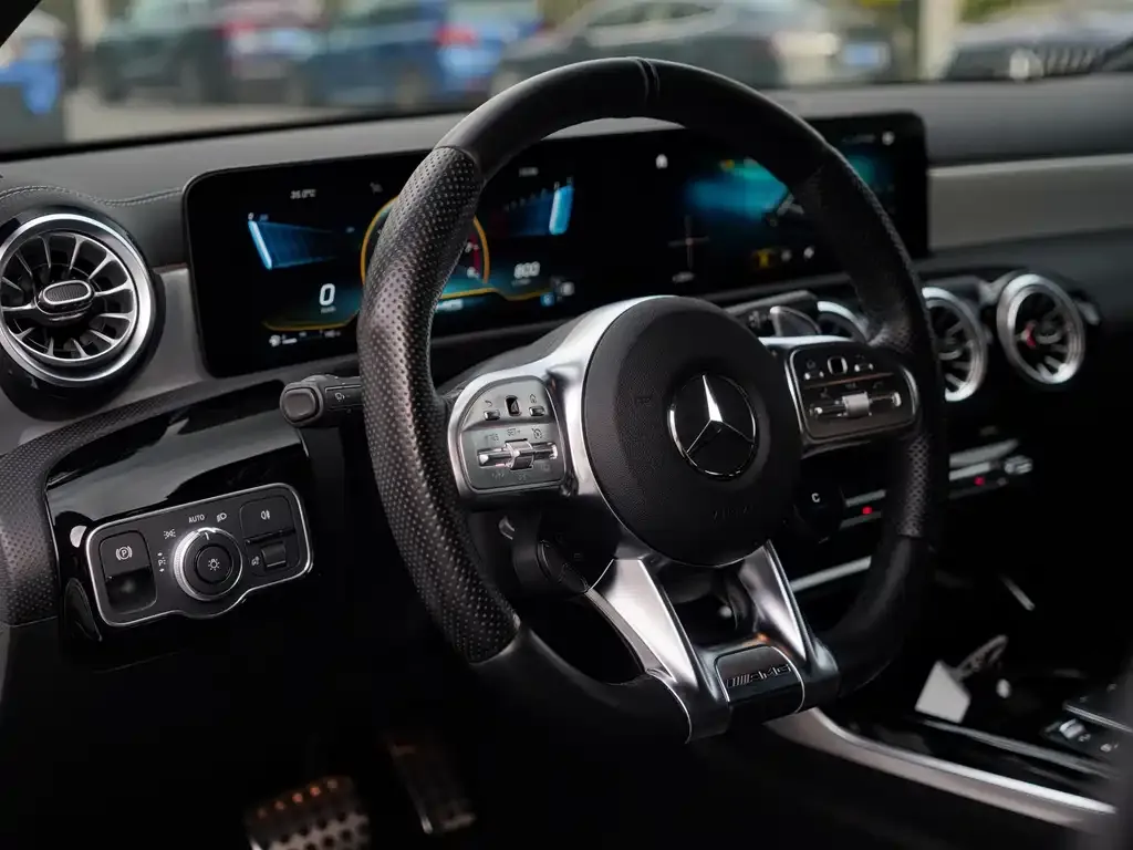 Mercedes-Benz CLA AMG — фото 10
