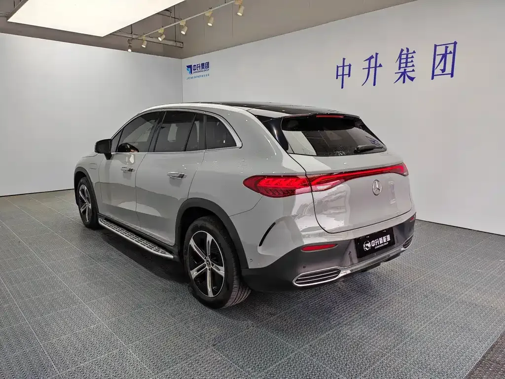 Mercedes-Benz EQE SUV — фото 6