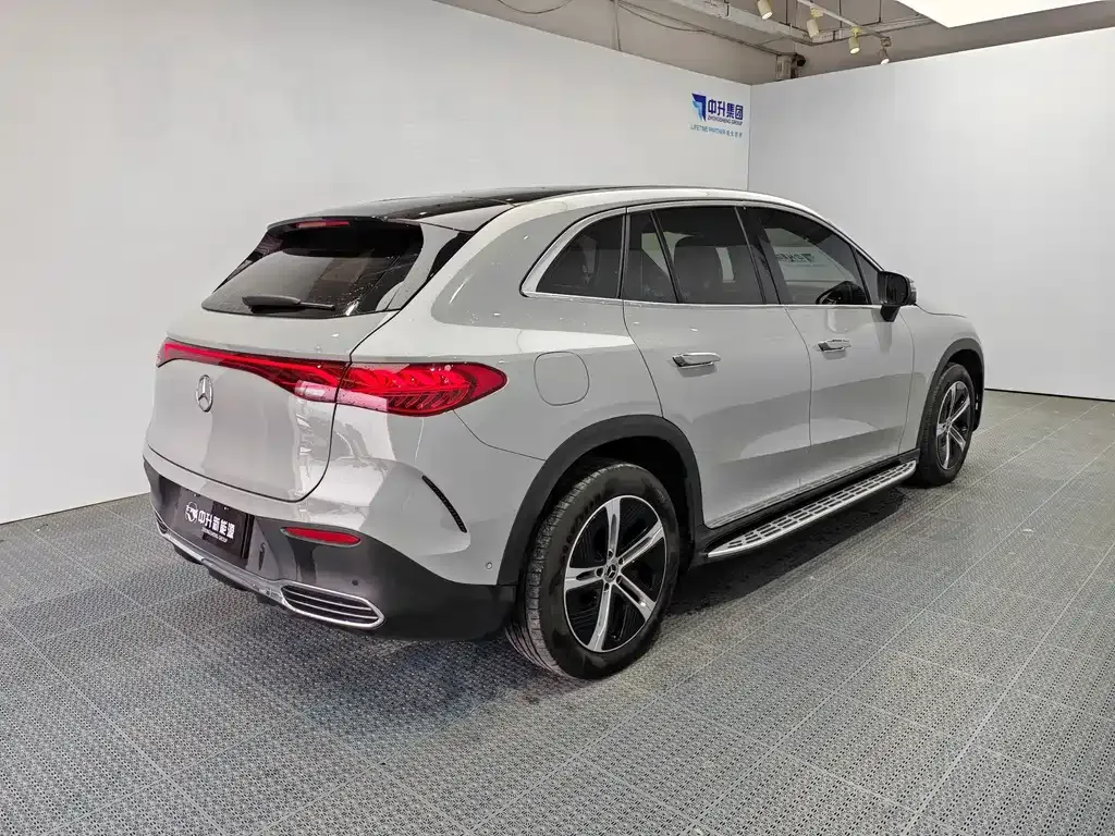 Mercedes-Benz EQE SUV — фото 7