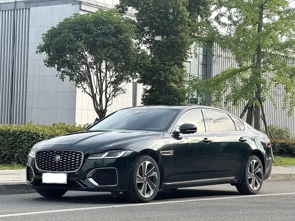 Jaguar XFL — фото 1