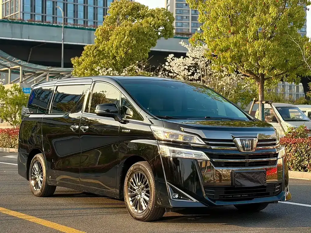 Toyota Vellfire — фото 4