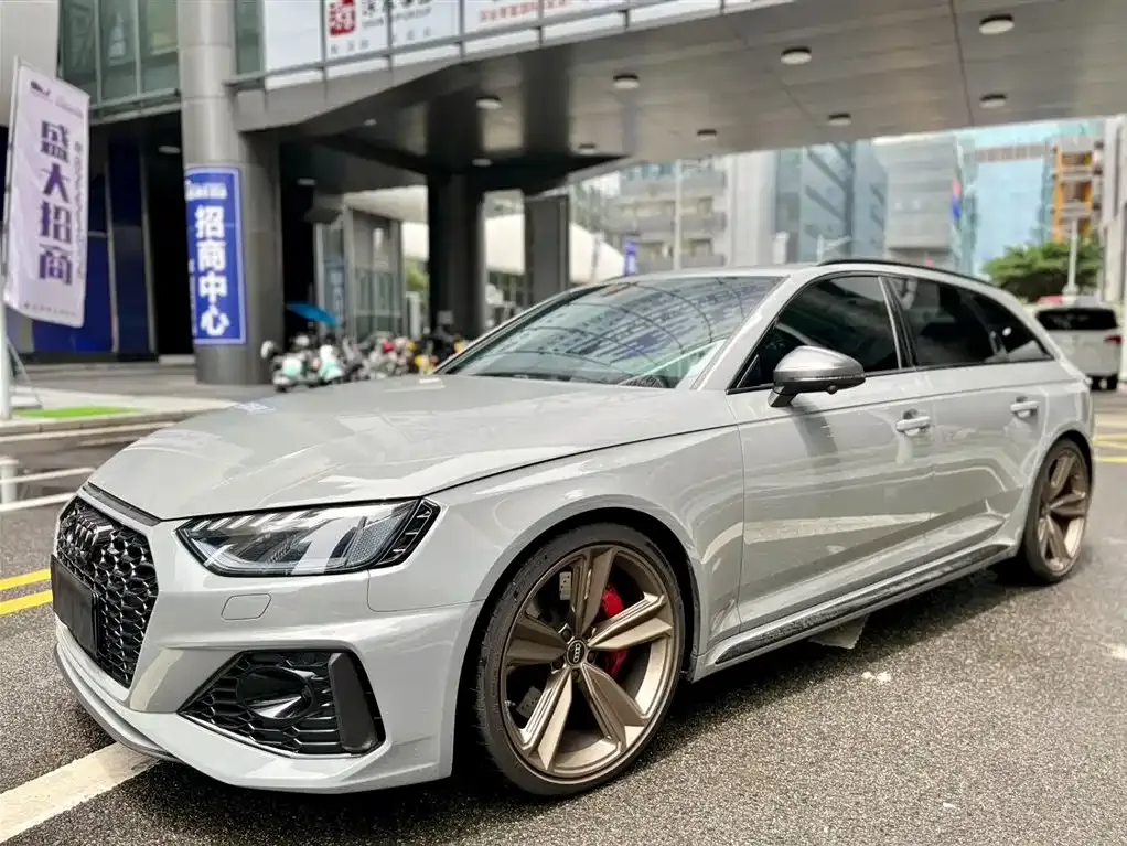 Audi RS 4 — фото 1