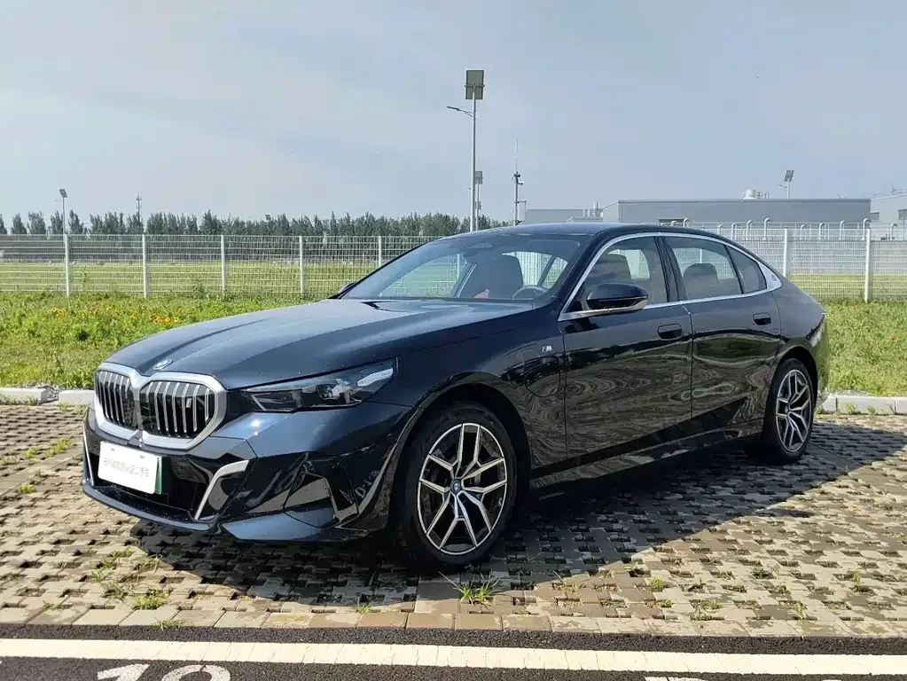 BMW i5 — фото 1