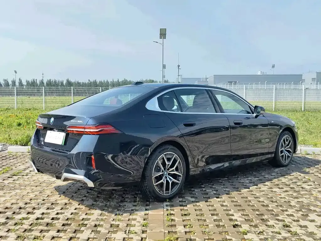 BMW i5 — фото 4