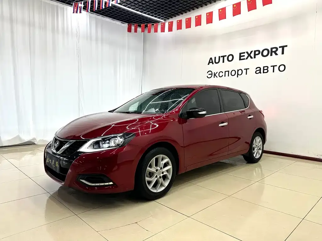Nissan Tiida — фото 1