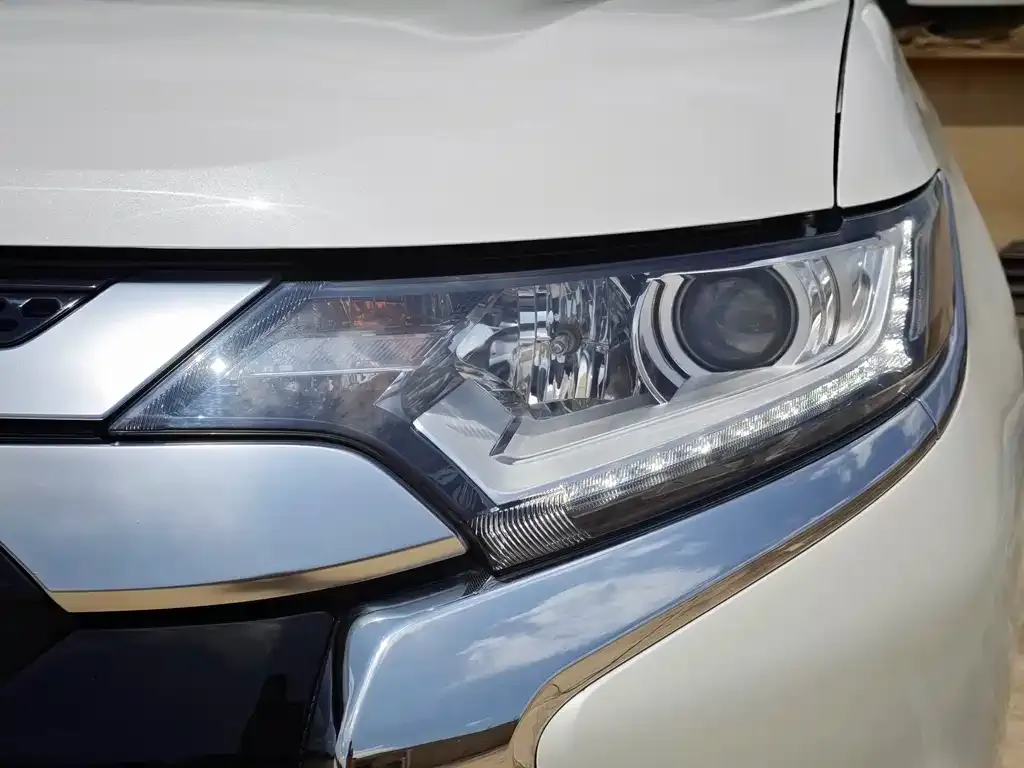 Mitsubishi Outlander — фото 10